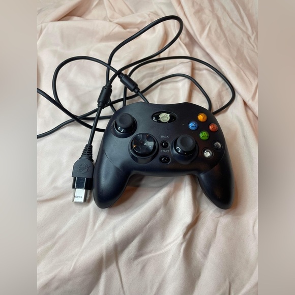 Xbox Pelican PL-2057 Wired Blade C-Type Game Controller - Black - Picture 1 of 7